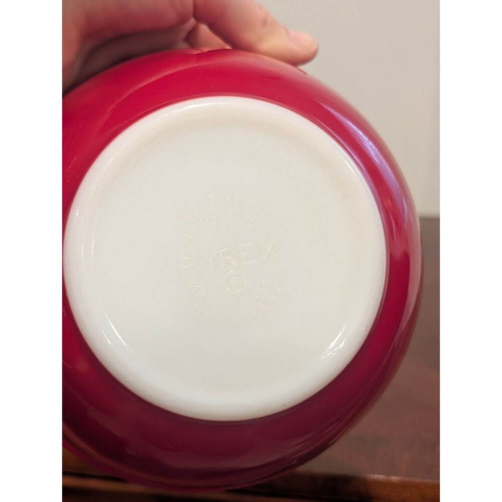 Vintage Pyrex Primary Red Mixing Bowl — Marked, 1.5 Pint